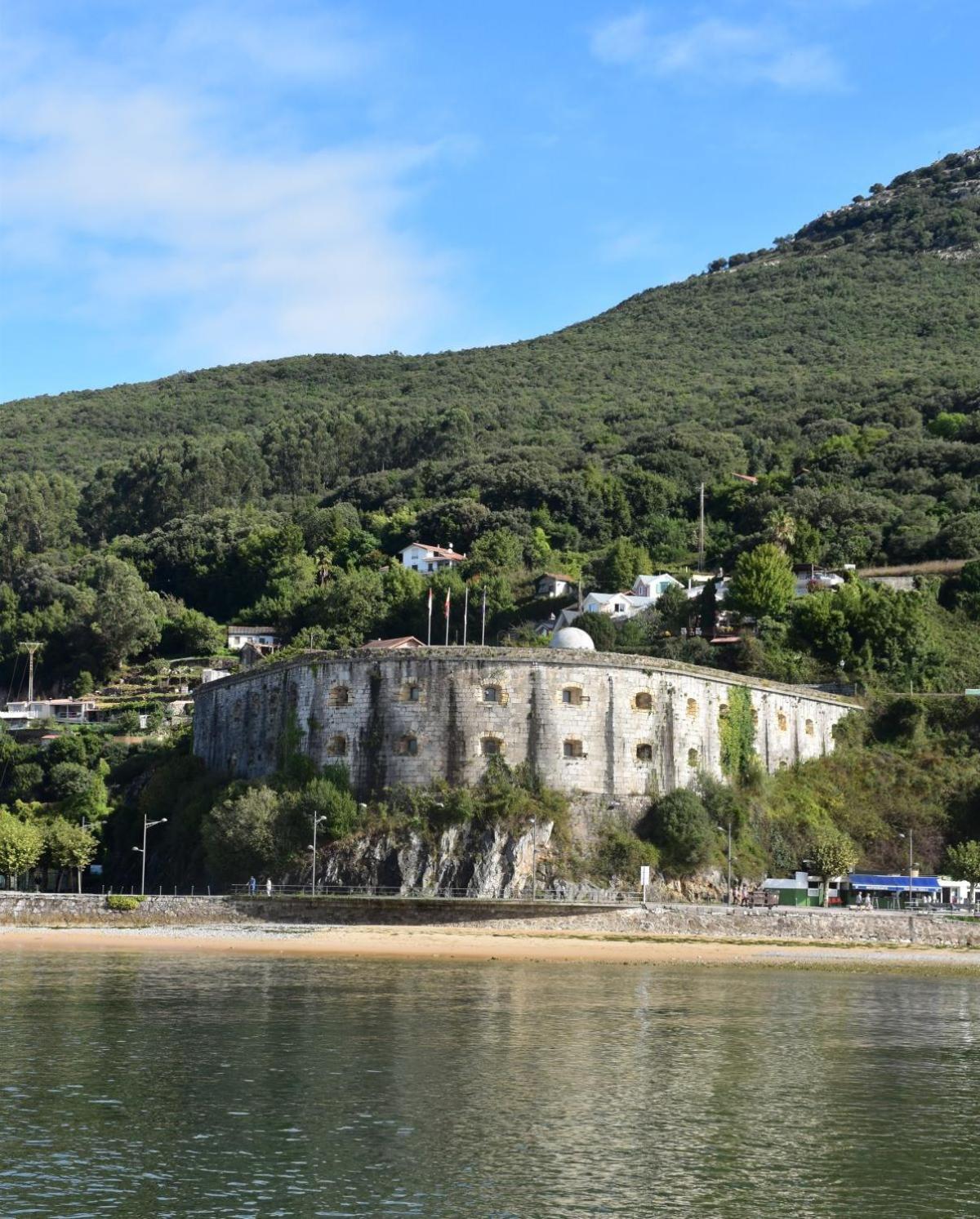 Apartamentos Tierra Y Arte Santoña Exteriör bild